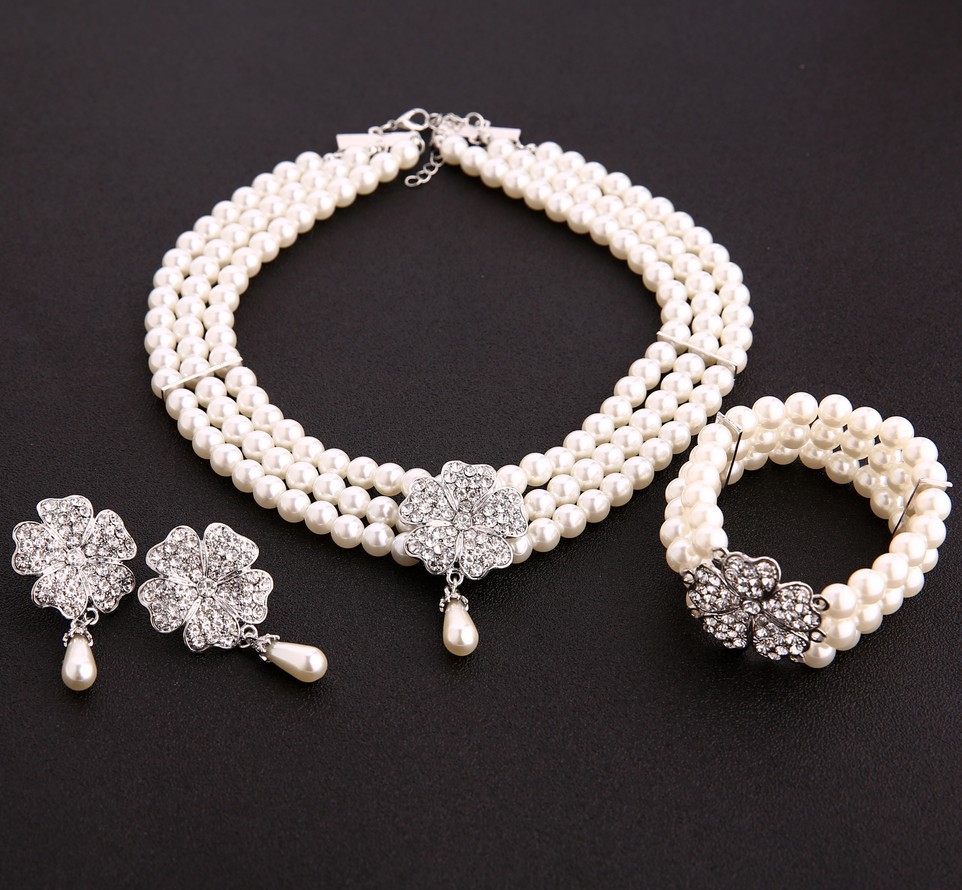 Audrey Hepburn colazione da Ti - Women'S Accessories In The 1950S recensione e prezzo